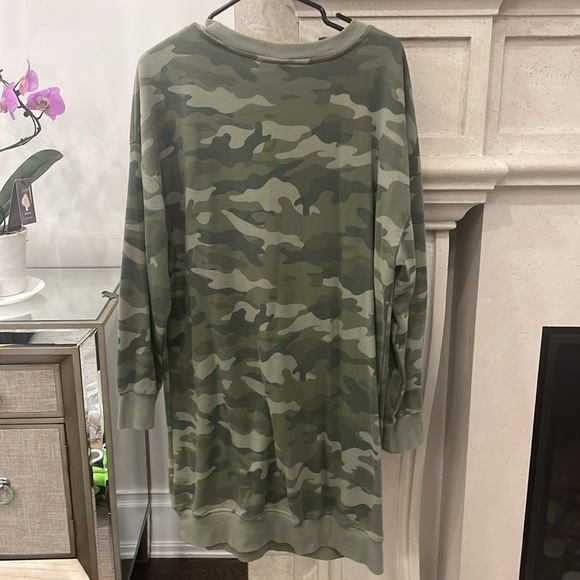 Old Navy Camo long sleeve thin sweatshirt dress. Size XL. Never worn . - Picture 4 of 4